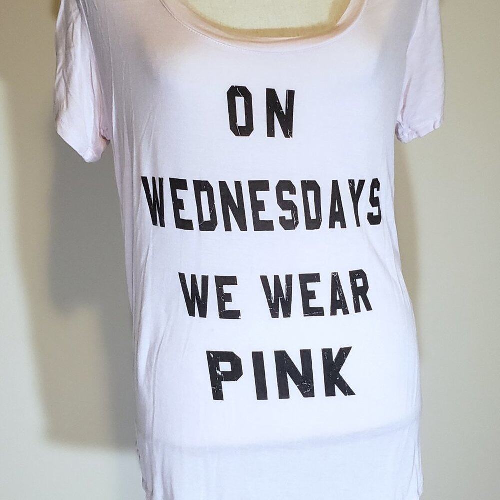 Mean Girls "On Wednesdays‎ We Wear Pink" Shirt Sz L